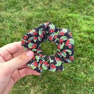 Sweet Cherries Scrunchie 🍒